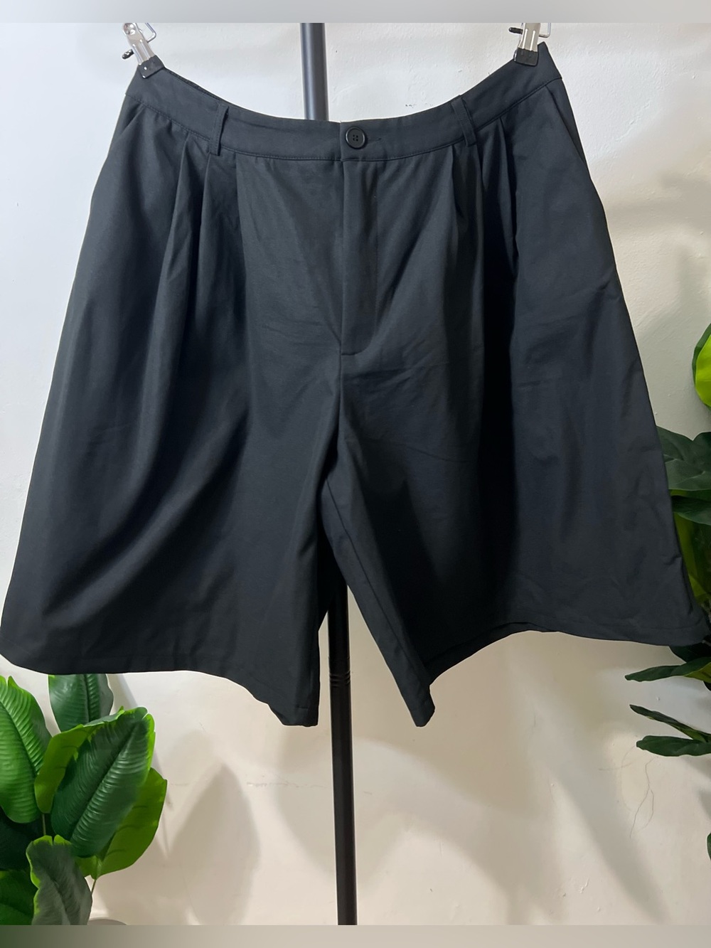Black Pleated Bermuda Shorts High Rise Wide Leg Tailored Minimalist Size XXL